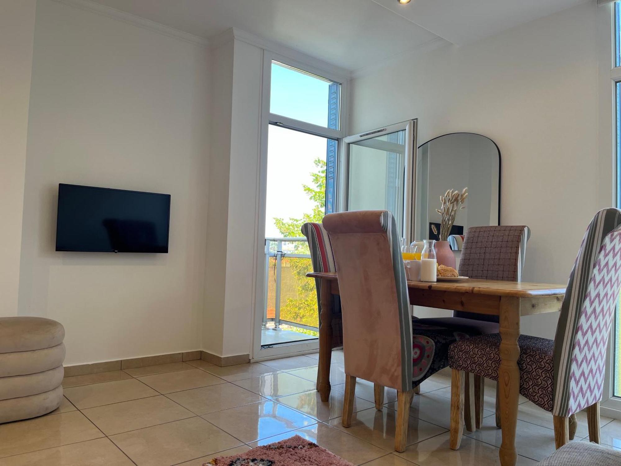 Apartment Miramar Bron