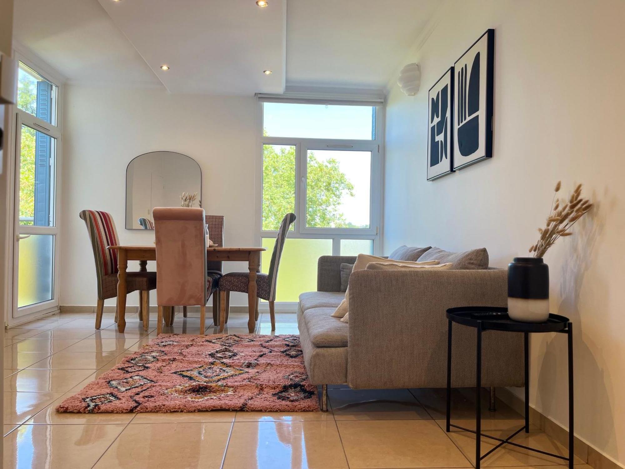Miramar Apartment Bron